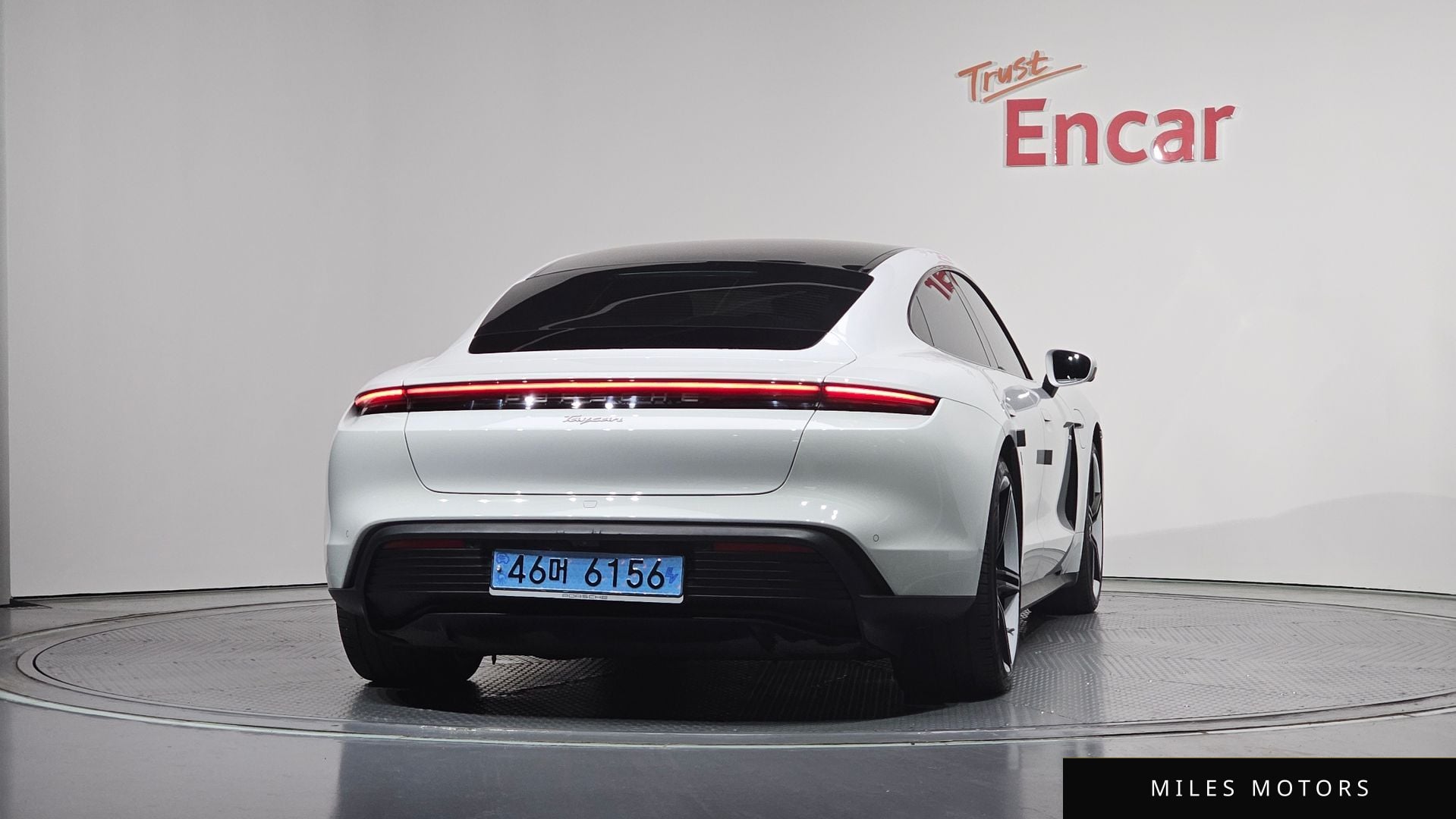 Porsche Taycan 2022 — миниатюра 4