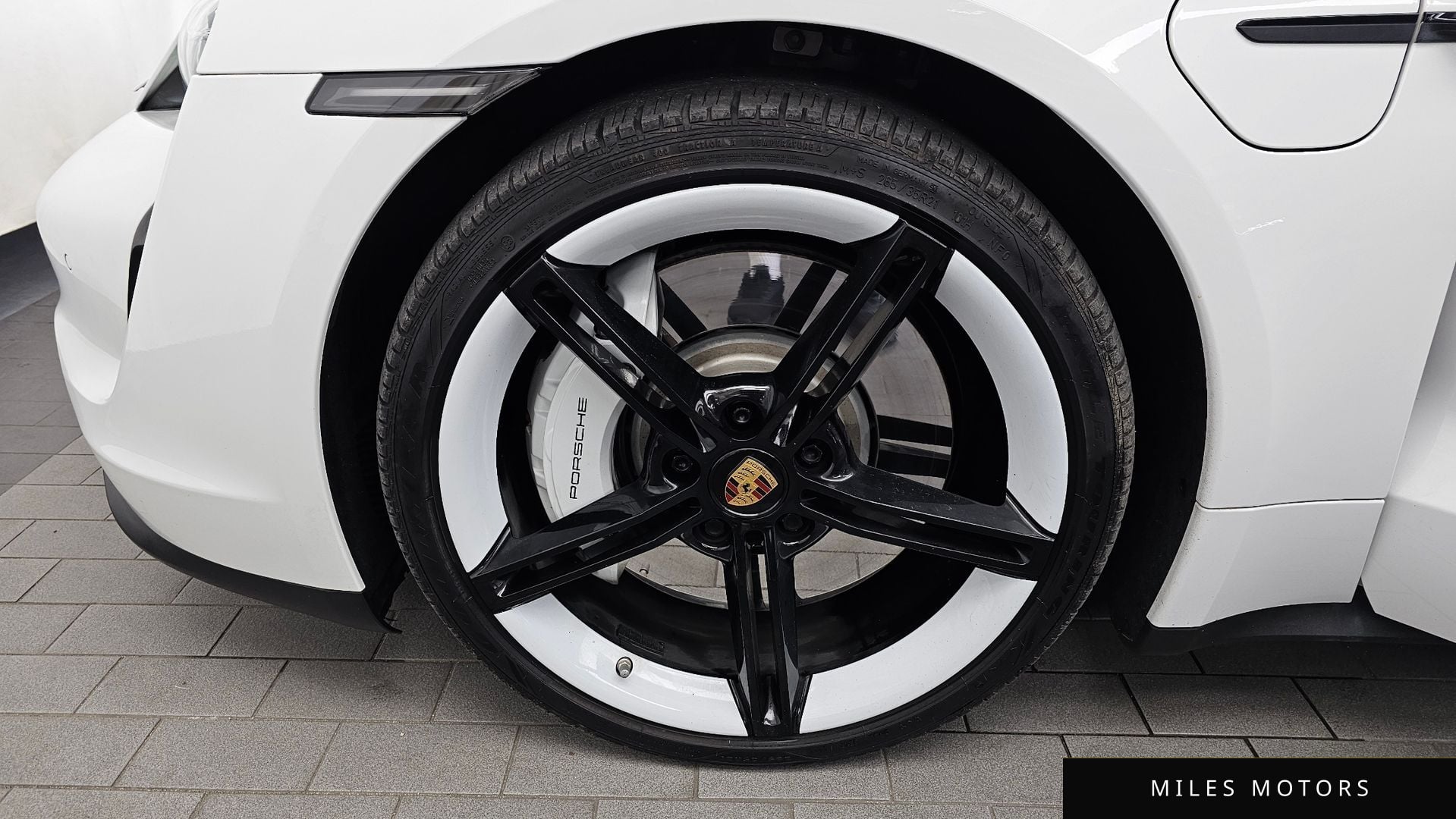 Porsche Taycan 2022 — миниатюра 5