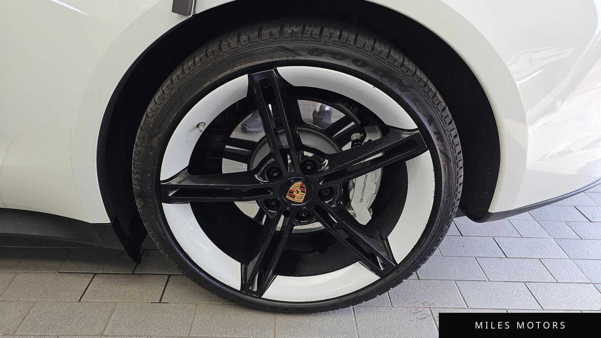 Porsche Taycan 2022 — миниатюра 7