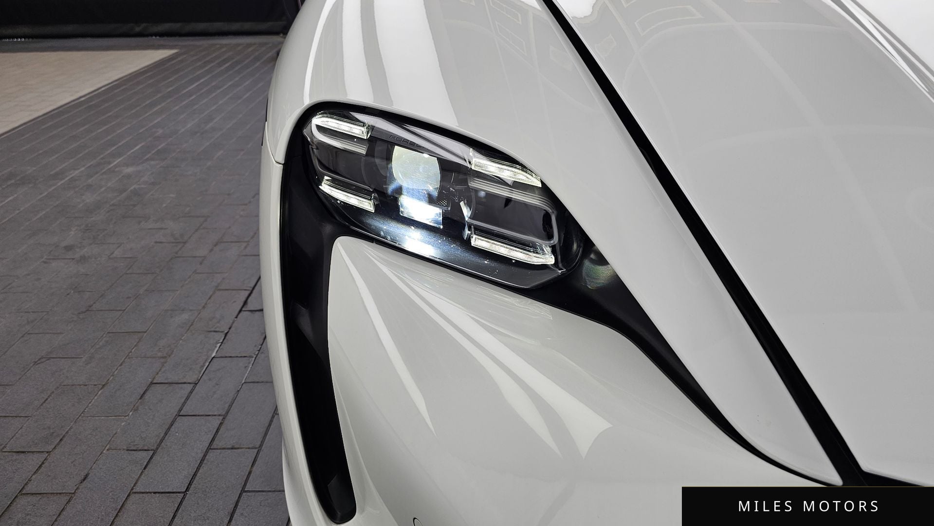 Porsche Taycan 2022 — миниатюра 8