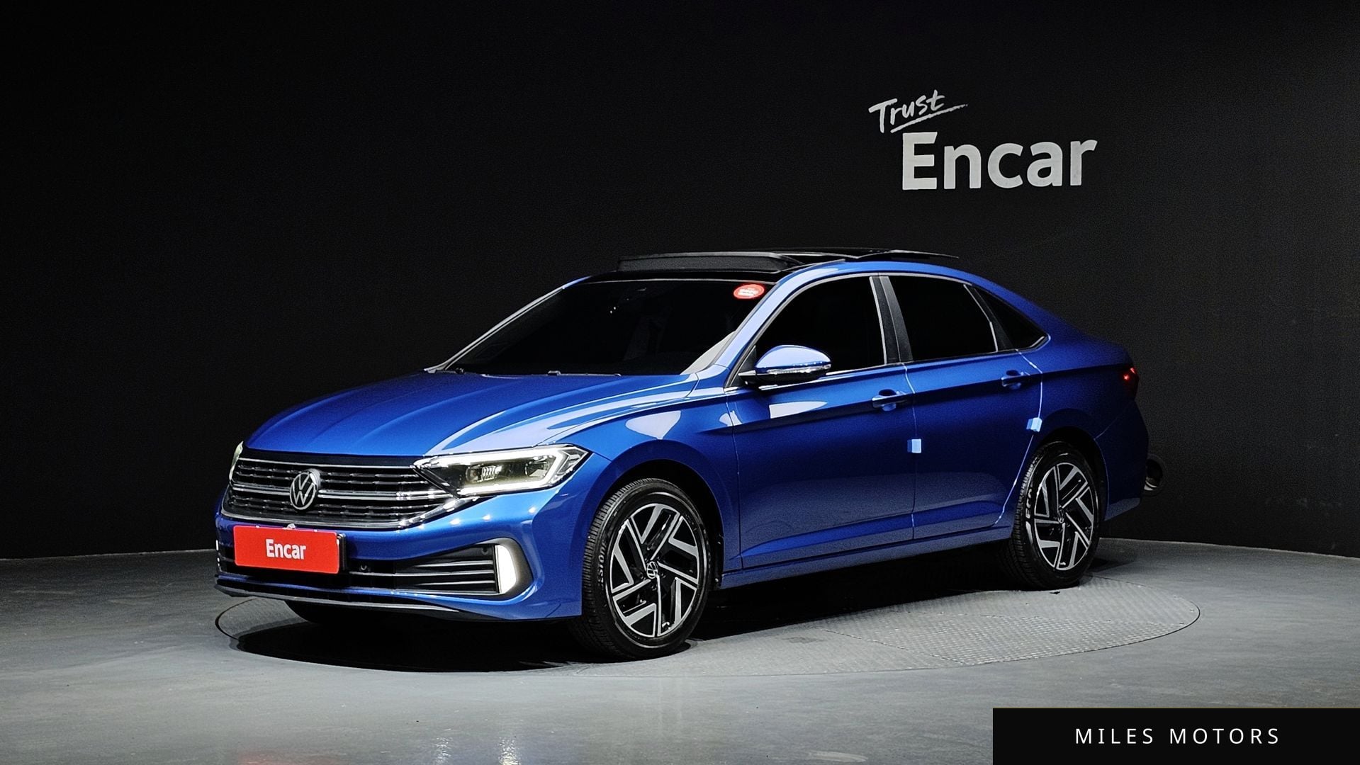 Volkswagen Jetta 2023 — фото 1 из 12