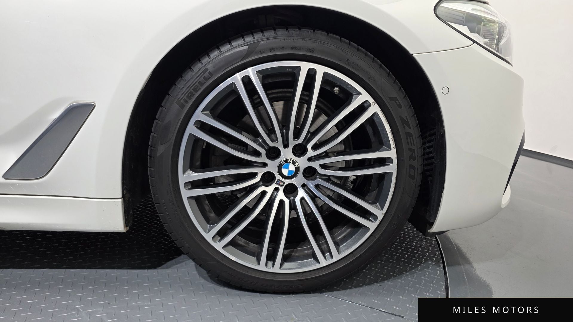 BMW 5 Series (G30) 2020 — миниатюра 6