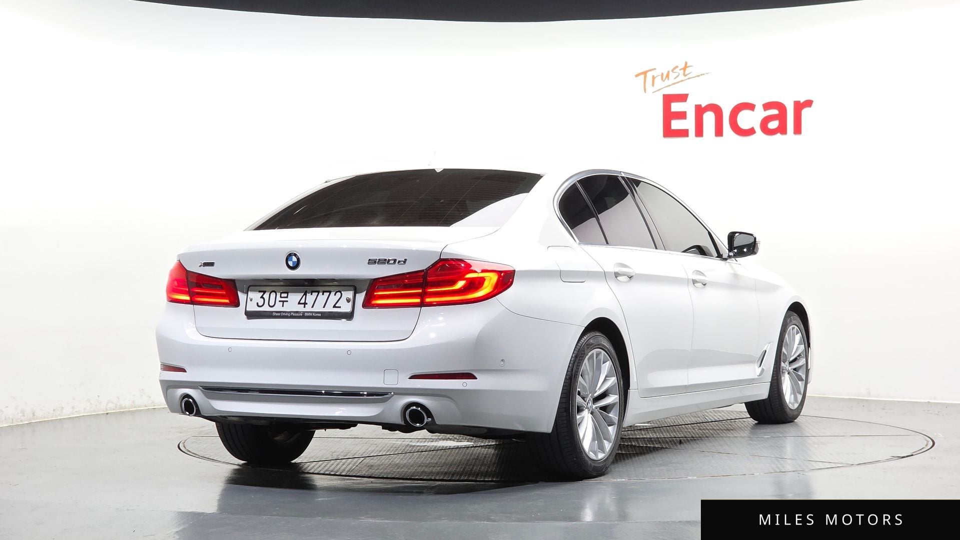 BMW 5 Series (G30) 2019 — миниатюра 2