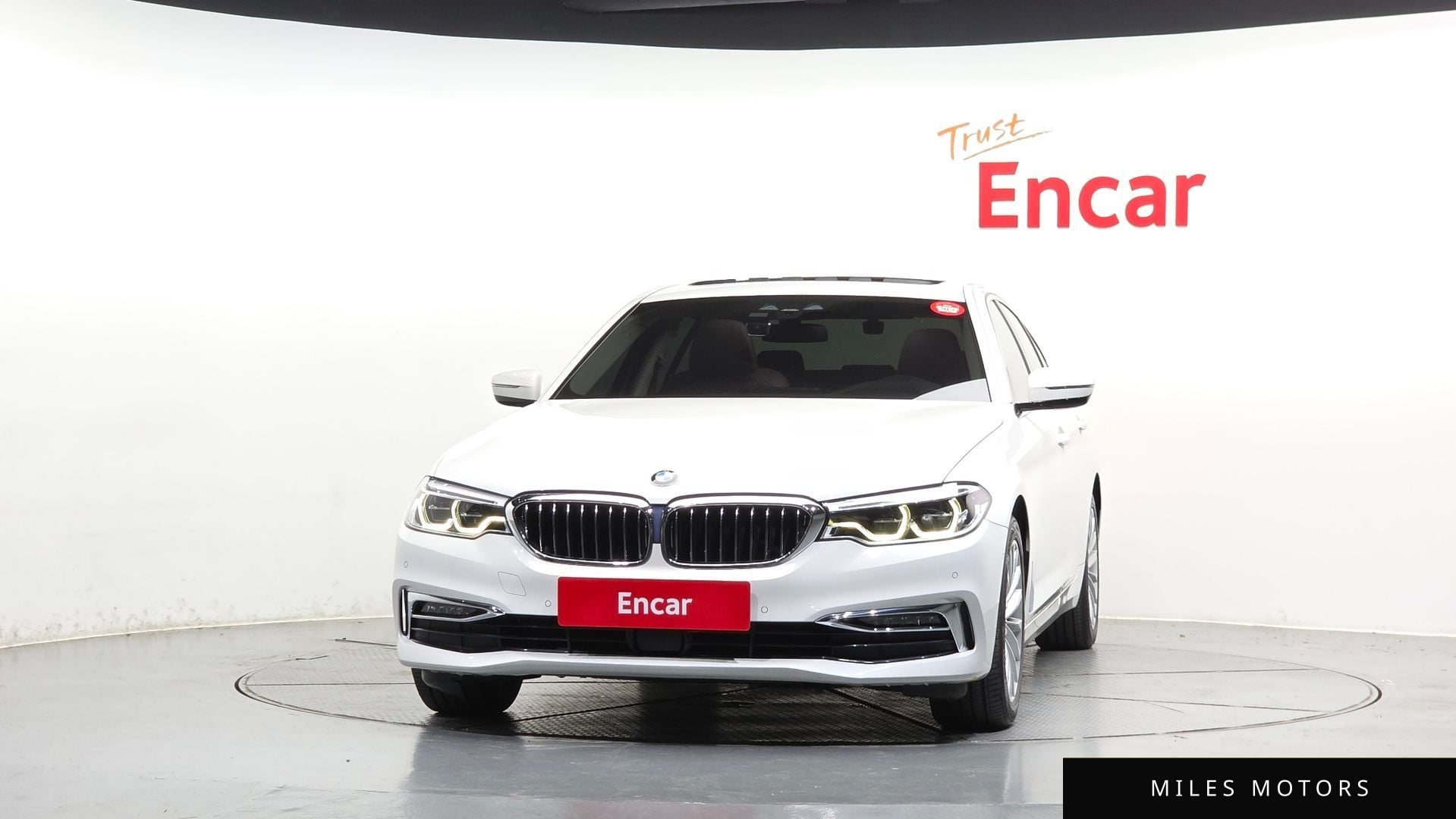 BMW 5 Series (G30) 2019 — миниатюра 3