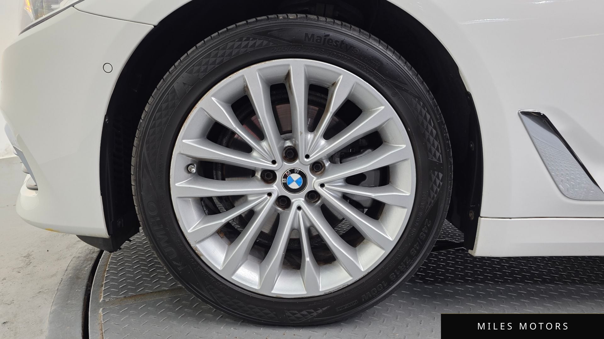 BMW 5 Series (G30) 2019 — миниатюра 5
