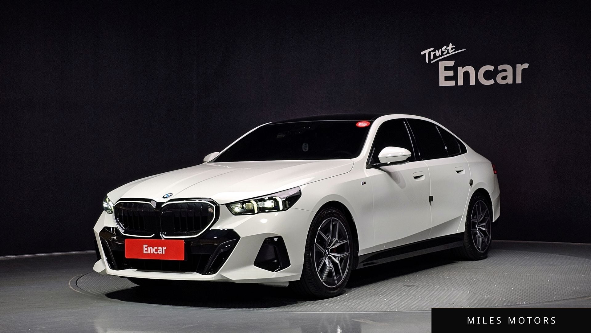 BMW 5 Series (G60) 2025 — фото 1 из 12