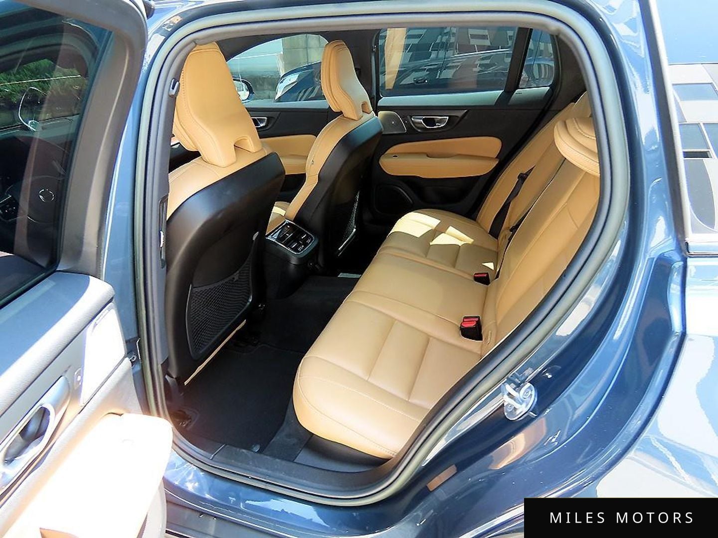 Volvo V60 2023 — миниатюра 6