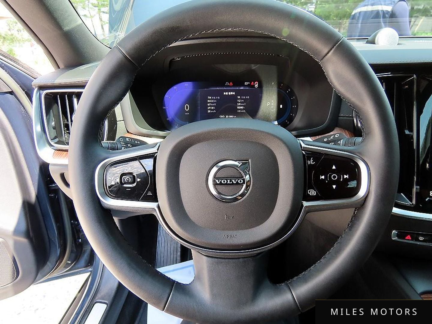 Volvo V60 2023 — миниатюра 8