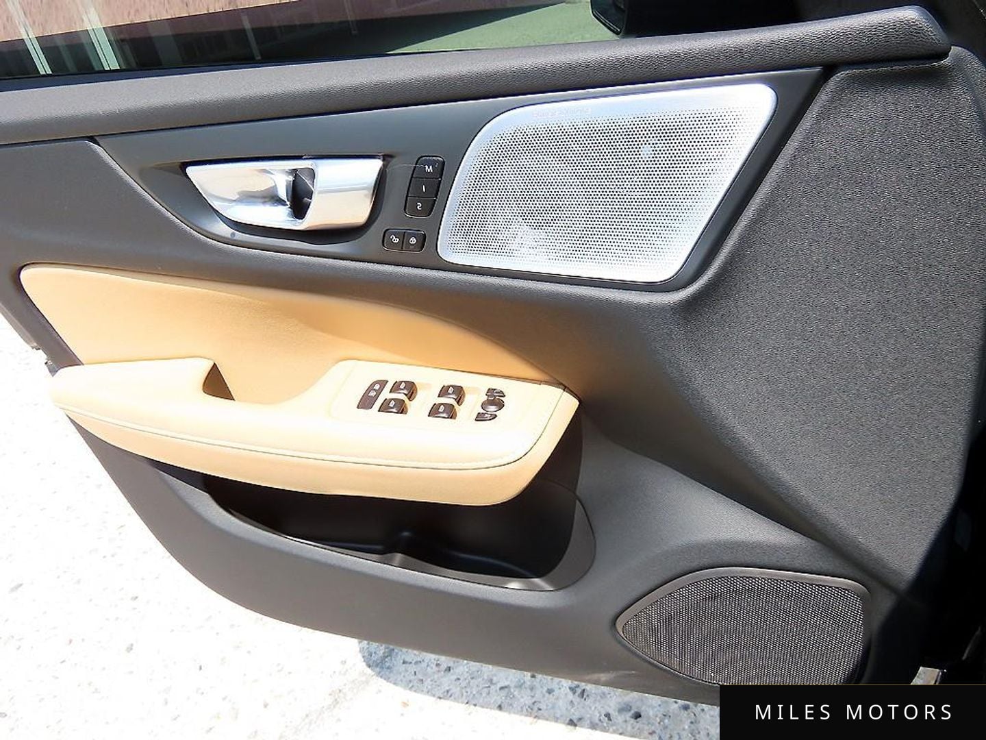 Volvo V60 2023 — миниатюра 12