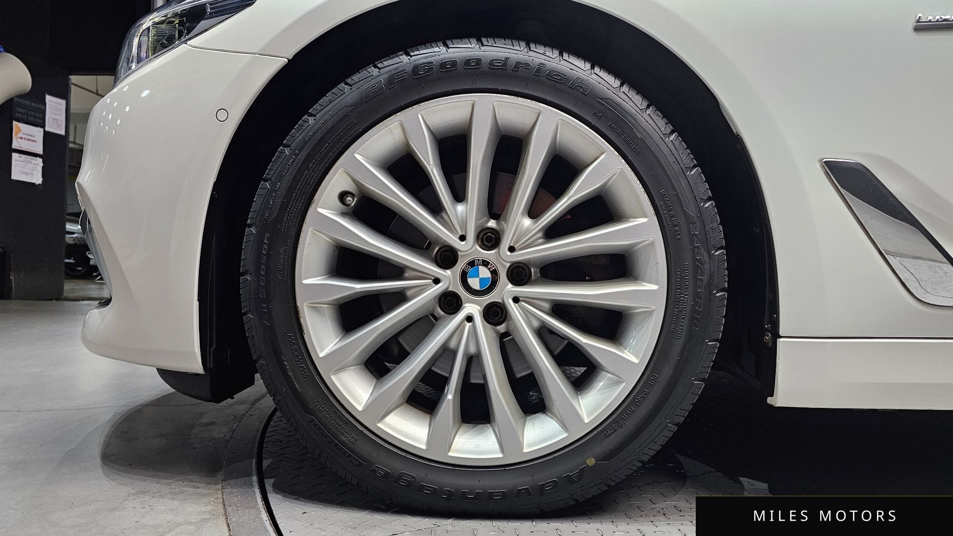 BMW 5 Series (G30) 2018 — миниатюра 5