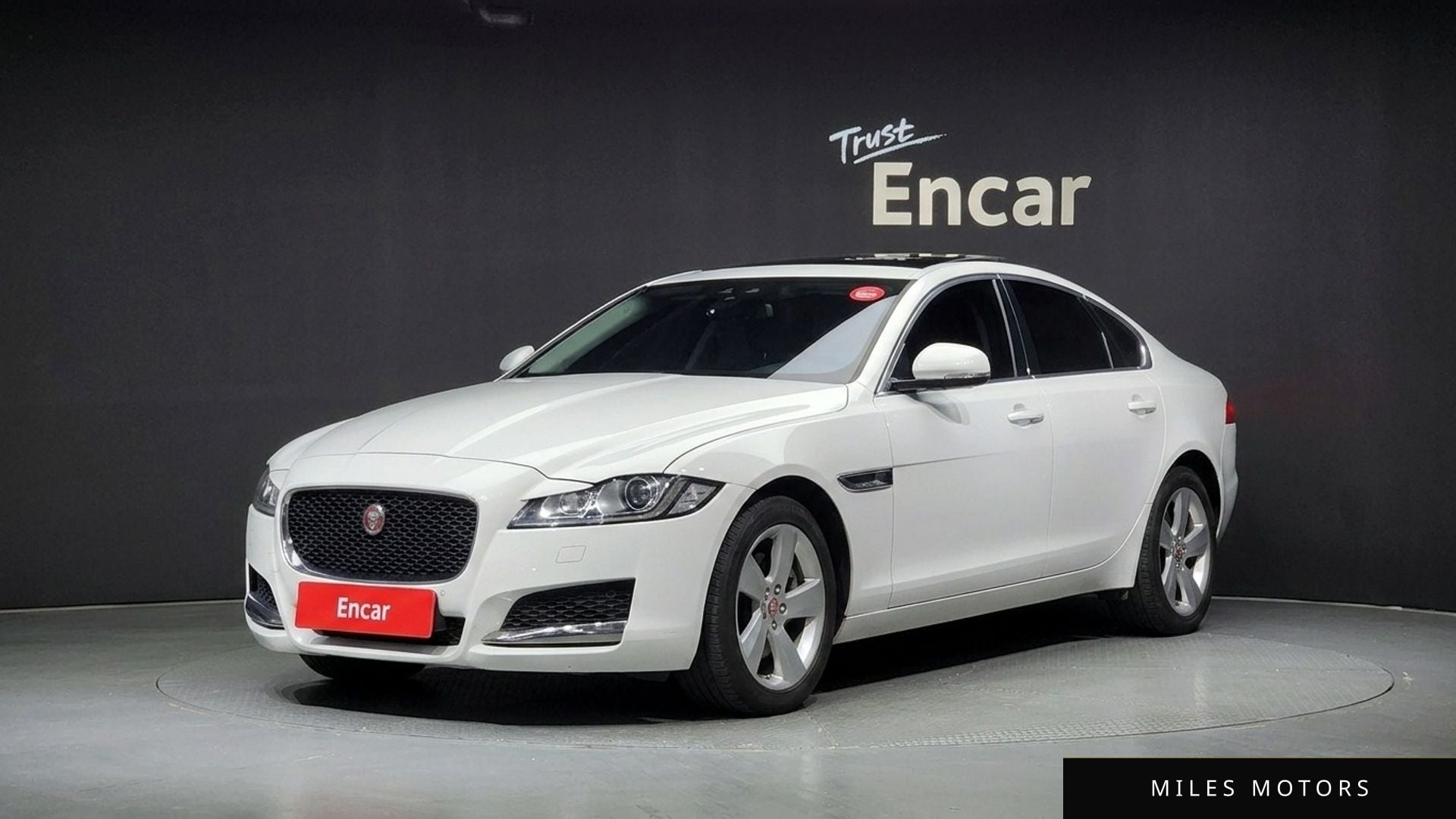 Jaguar XF (X260) 2018 — фото 1 из 12