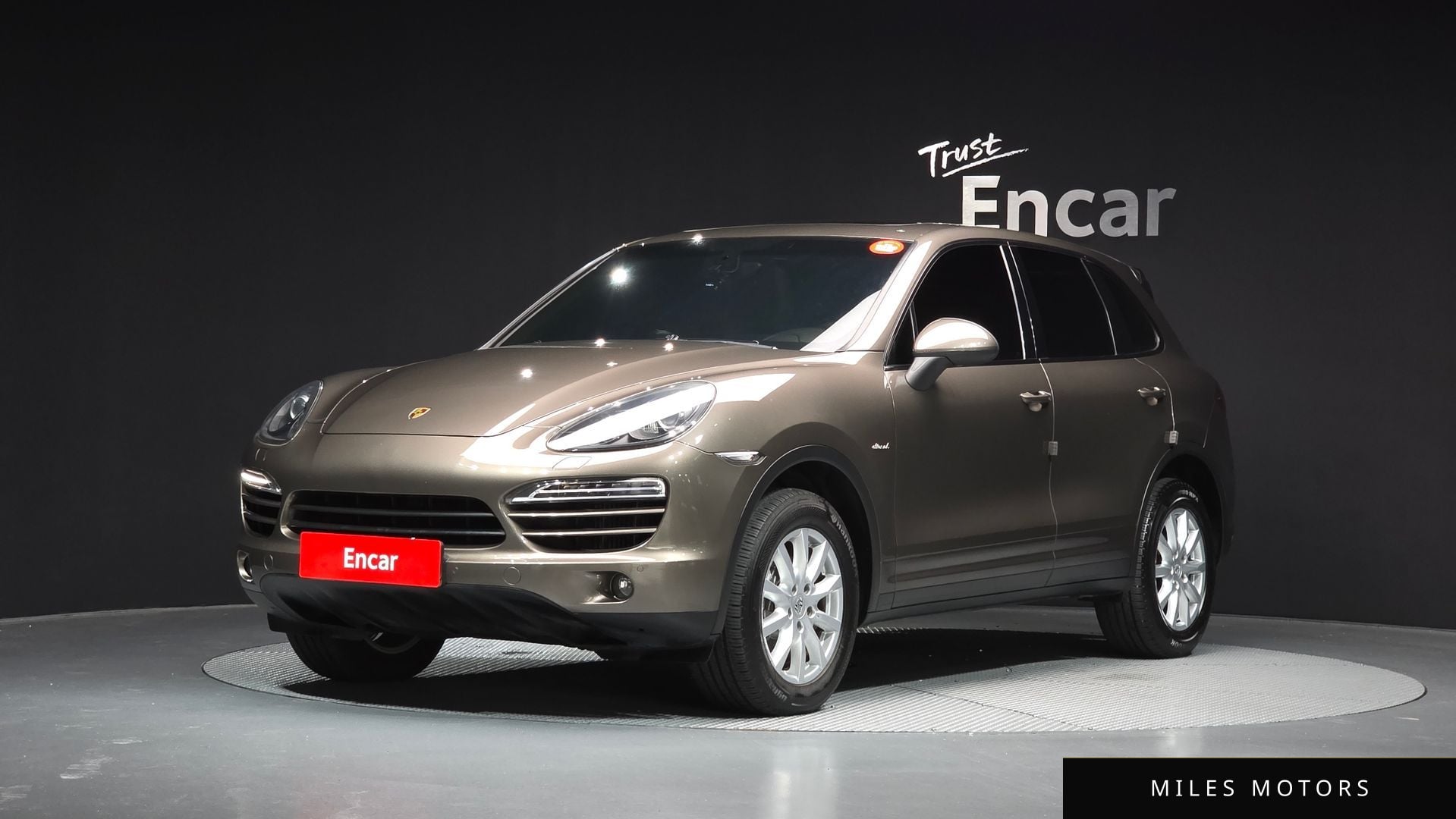 Porsche Cayenne 2012 — фото 1 из 12