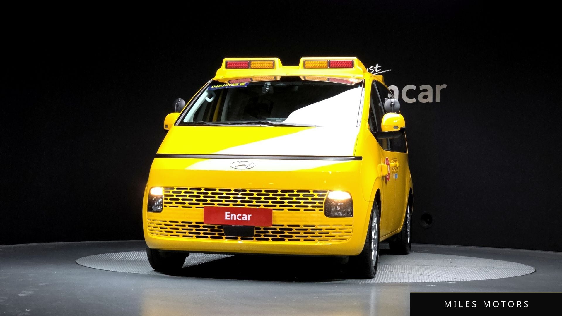 Hyundai Staria 2023 — миниатюра 3