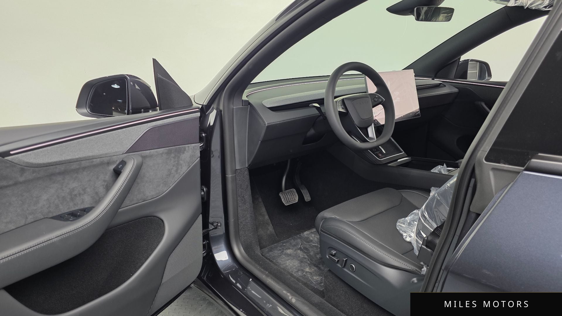 Tesla Model Y 2026 — миниатюра 10