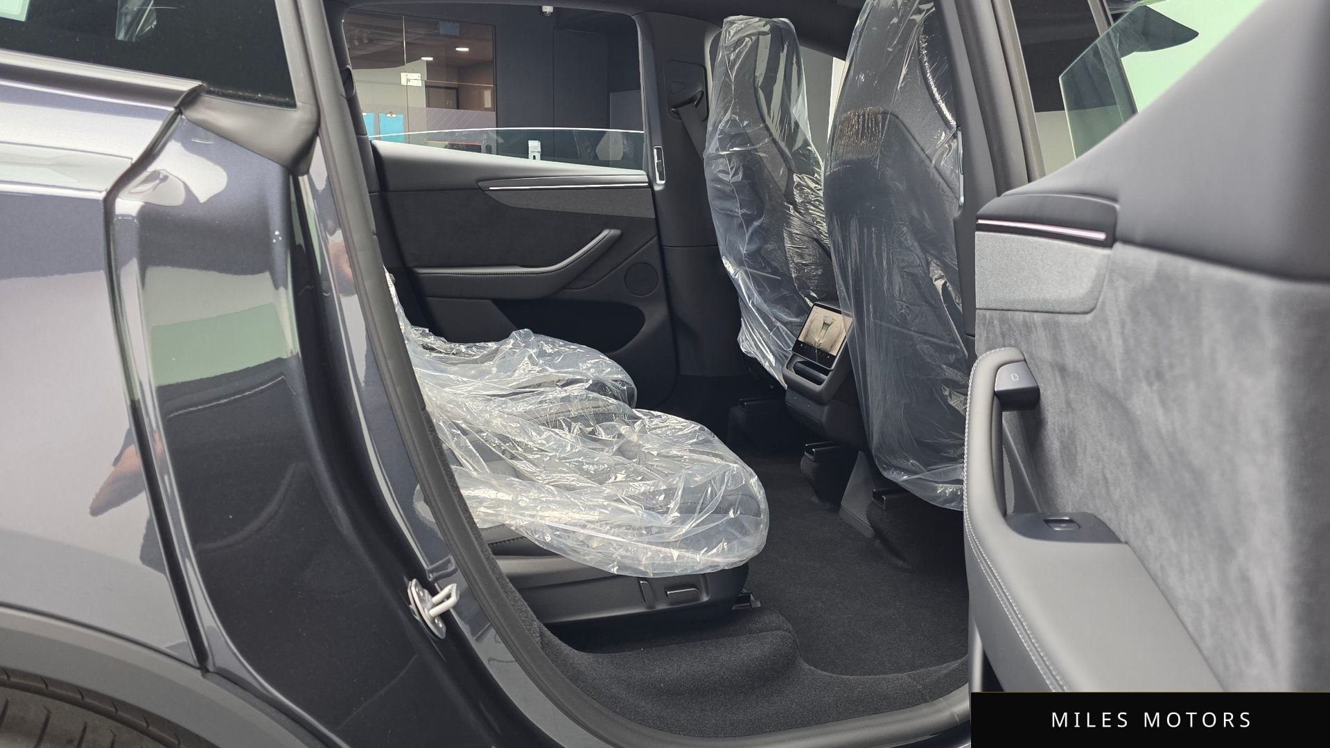 Tesla Model Y 2026 — миниатюра 12
