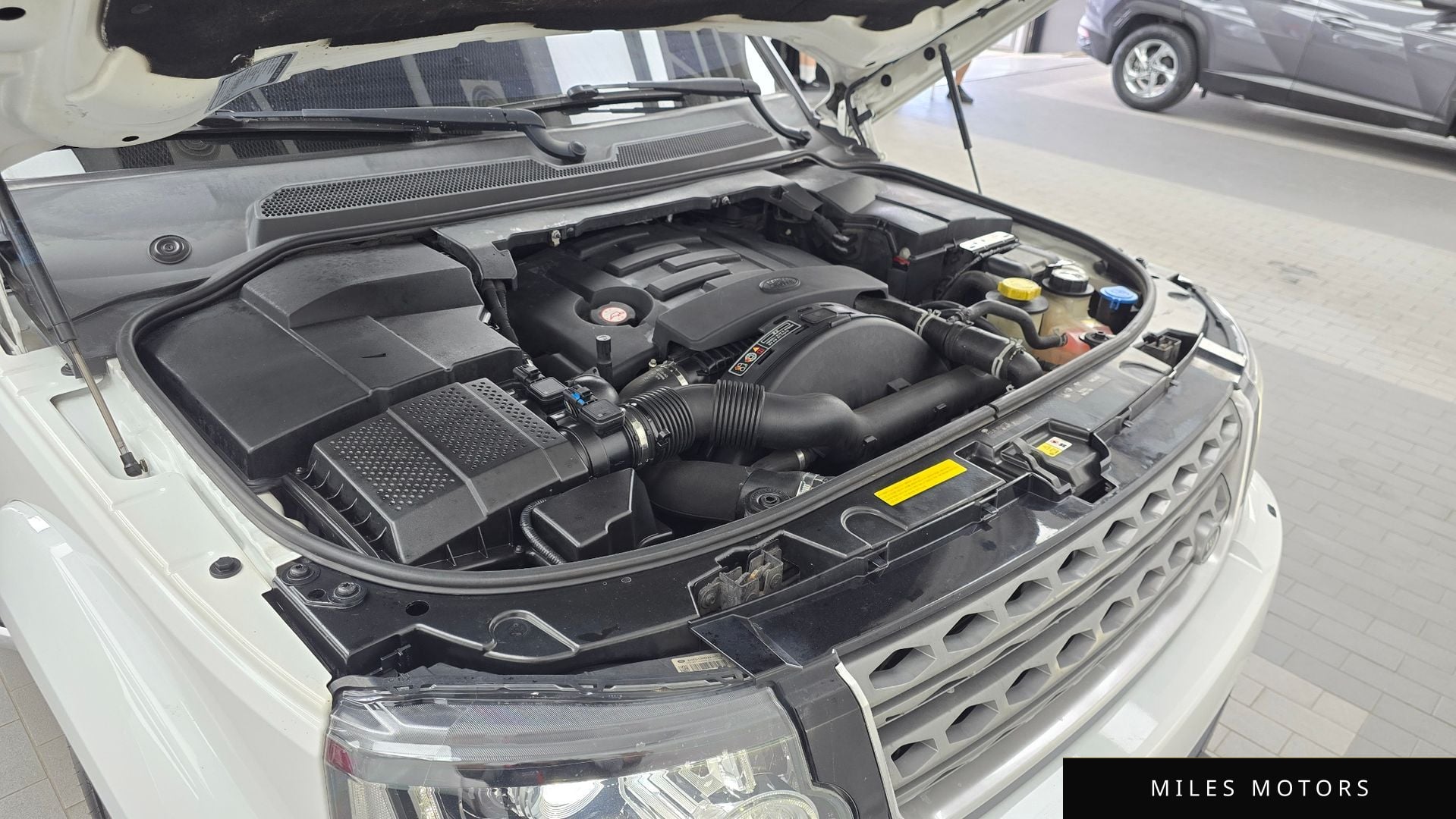 Land Rover Discovery 2016 — миниатюра 6