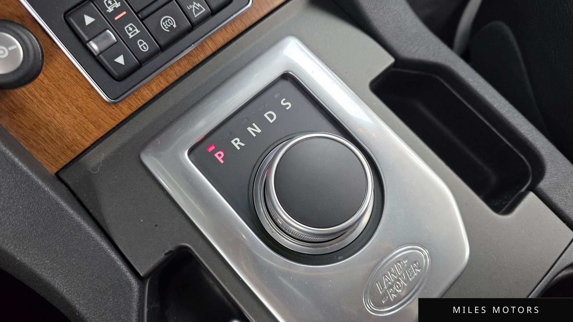 Land Rover Discovery 2016 — миниатюра 9
