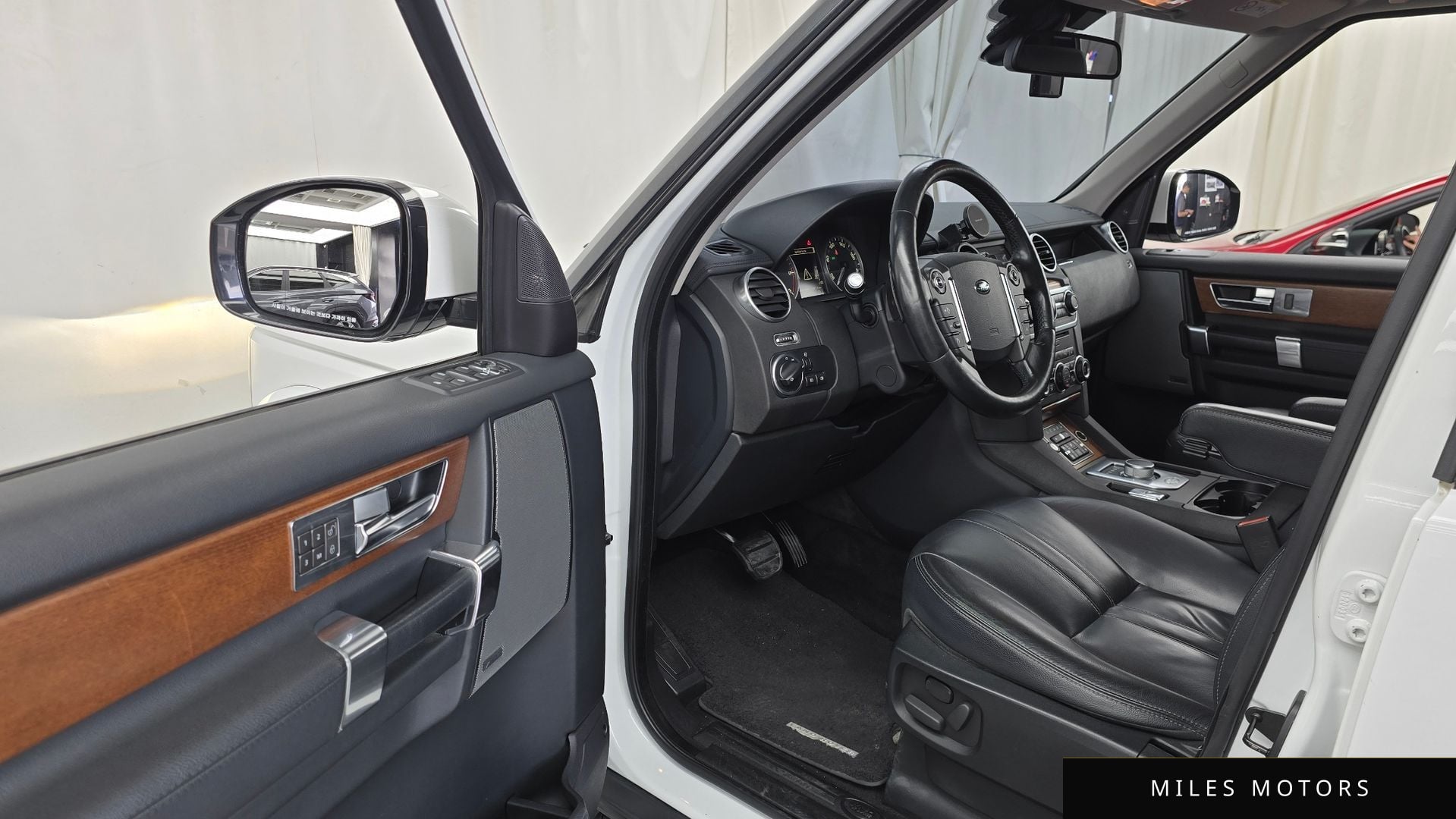 Land Rover Discovery 2016 — миниатюра 10