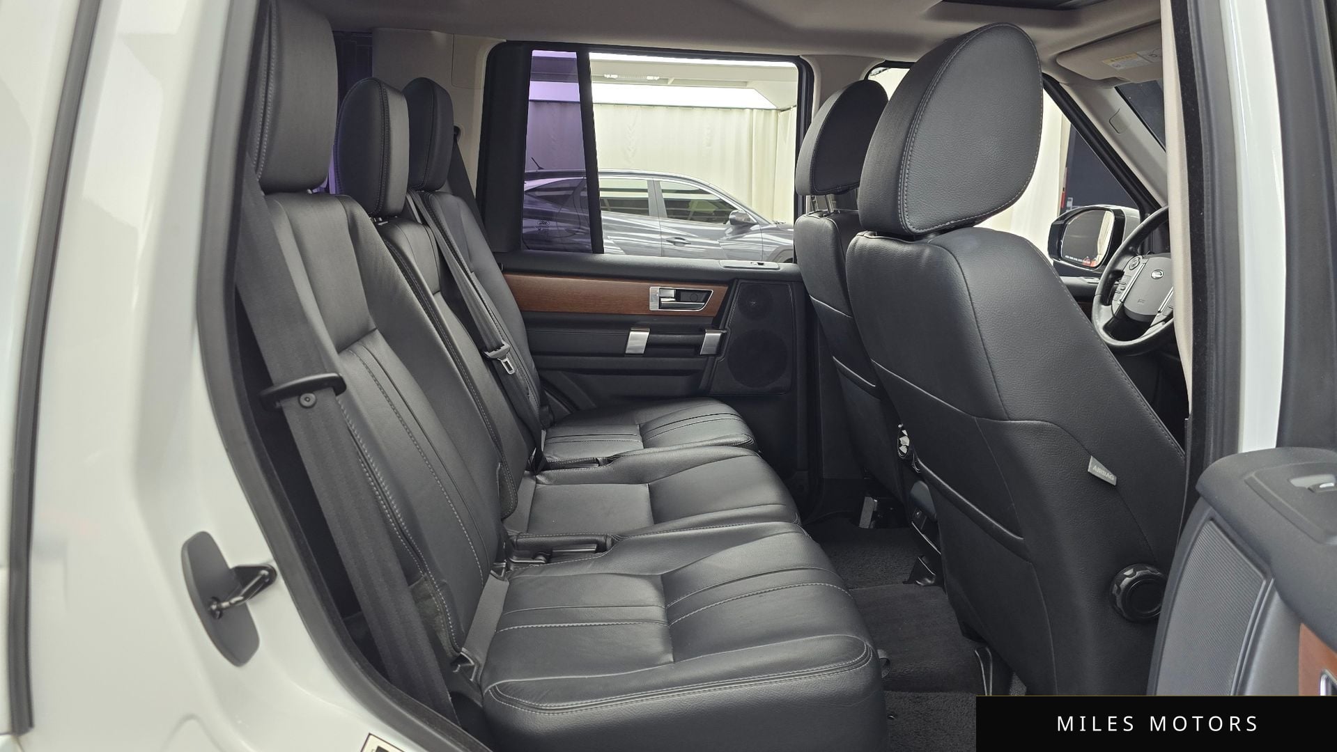 Land Rover Discovery 2016 — миниатюра 11