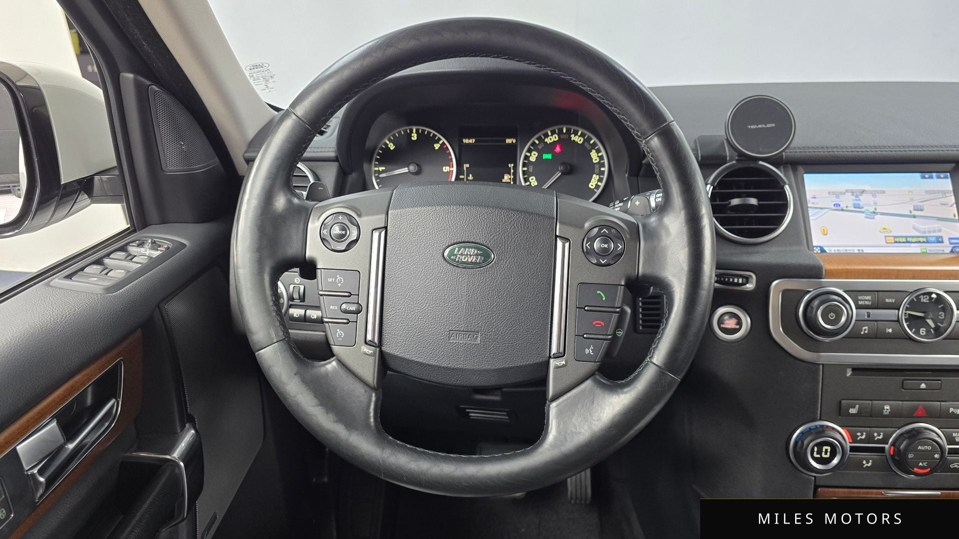Land Rover Discovery 2016 — миниатюра 12
