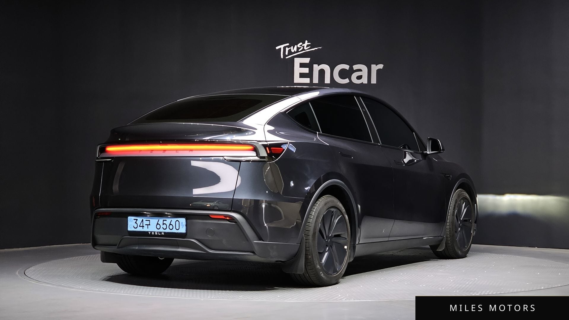 Tesla Model Y 2025 — миниатюра 2