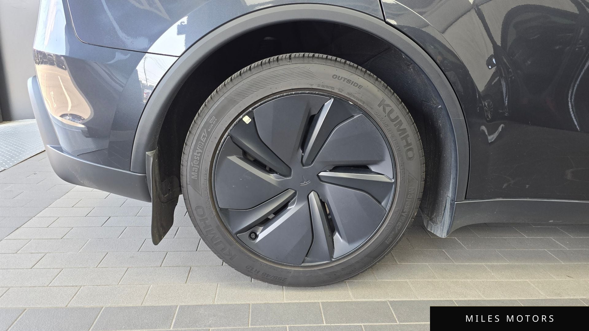 Tesla Model Y 2025 — миниатюра 5