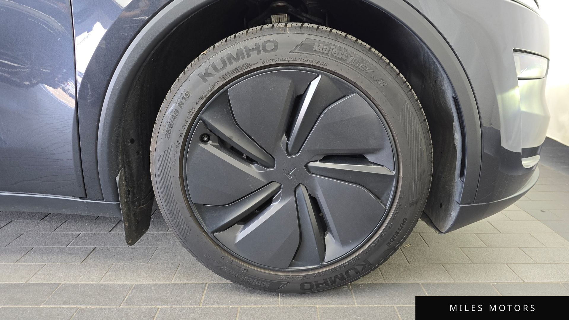 Tesla Model Y 2025 — миниатюра 7