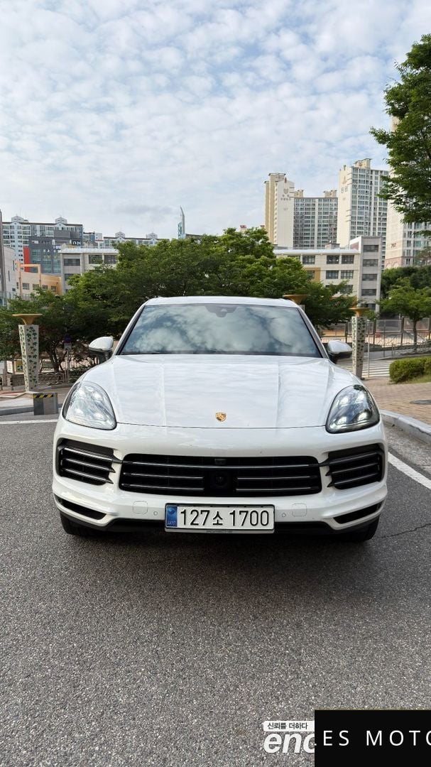 Porsche Cayenne 2022 — фото 1 из 12
