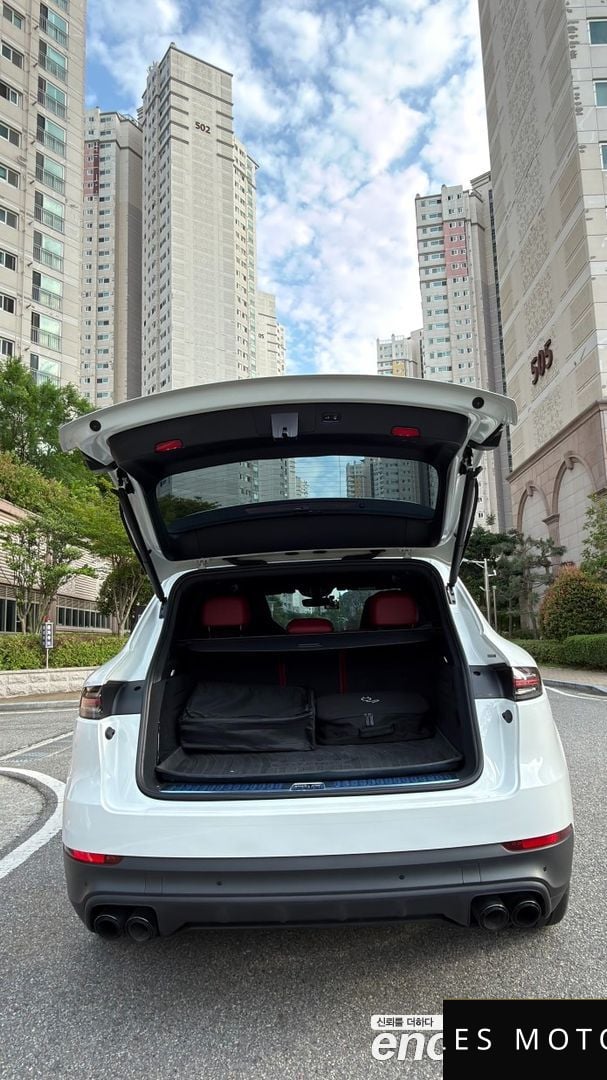 Porsche Cayenne 2022 — миниатюра 9