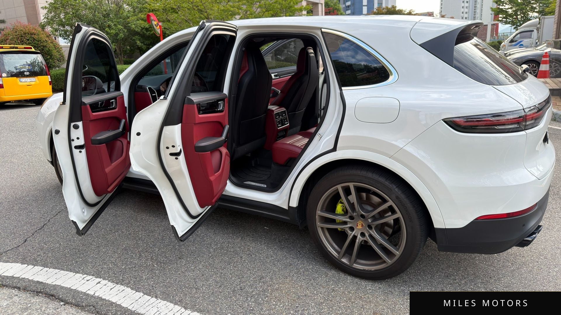 Porsche Cayenne 2022 — миниатюра 10