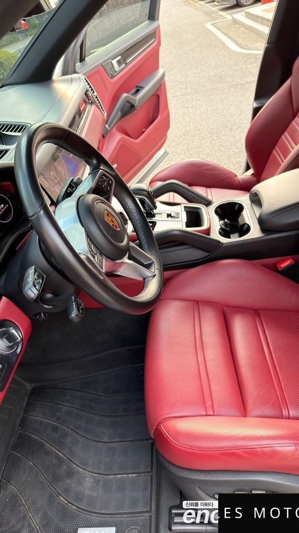 Porsche Cayenne 2022 — миниатюра 12