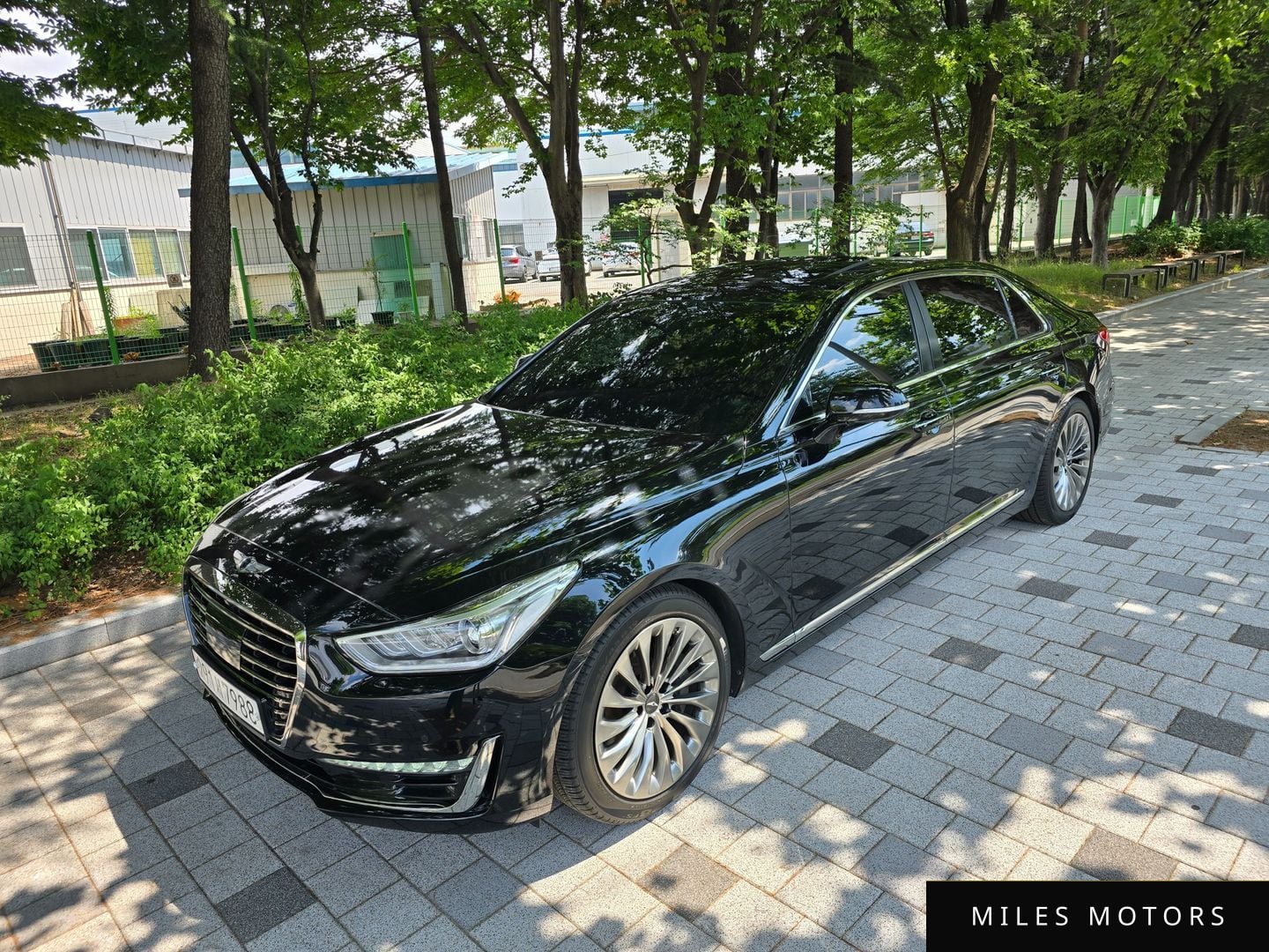 Genesis EQ900 2017 — фото 1 из 12