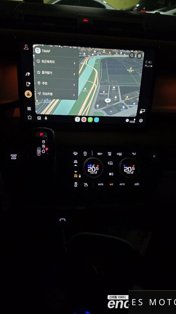 Land Rover Defender 2023 — миниатюра 12