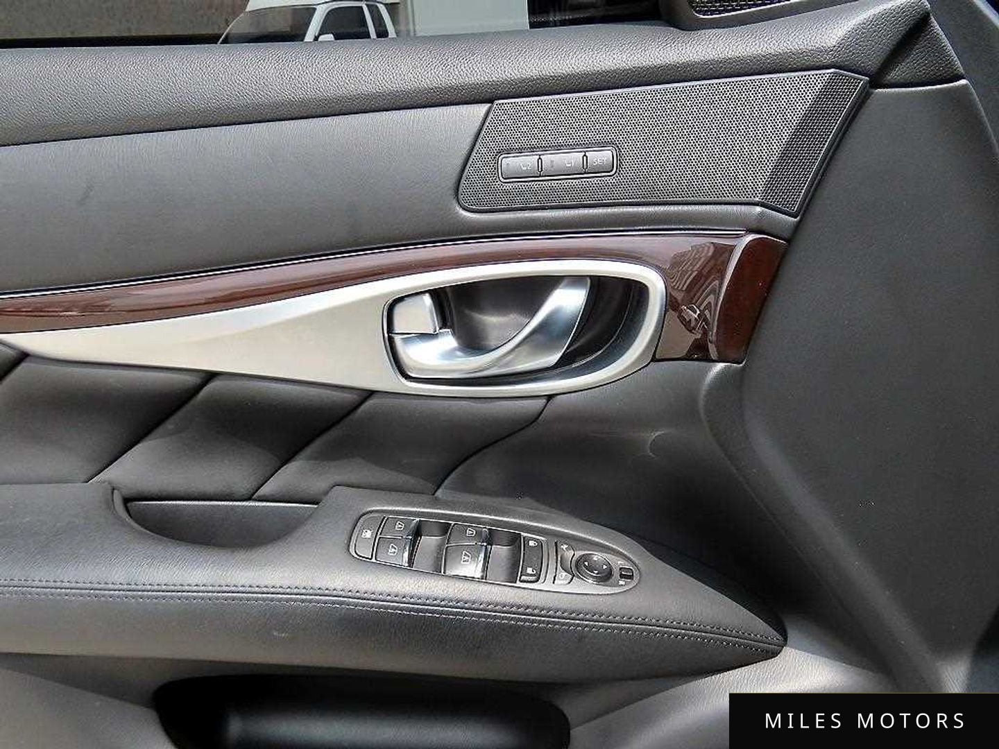 Infiniti Q70 2017 — миниатюра 11
