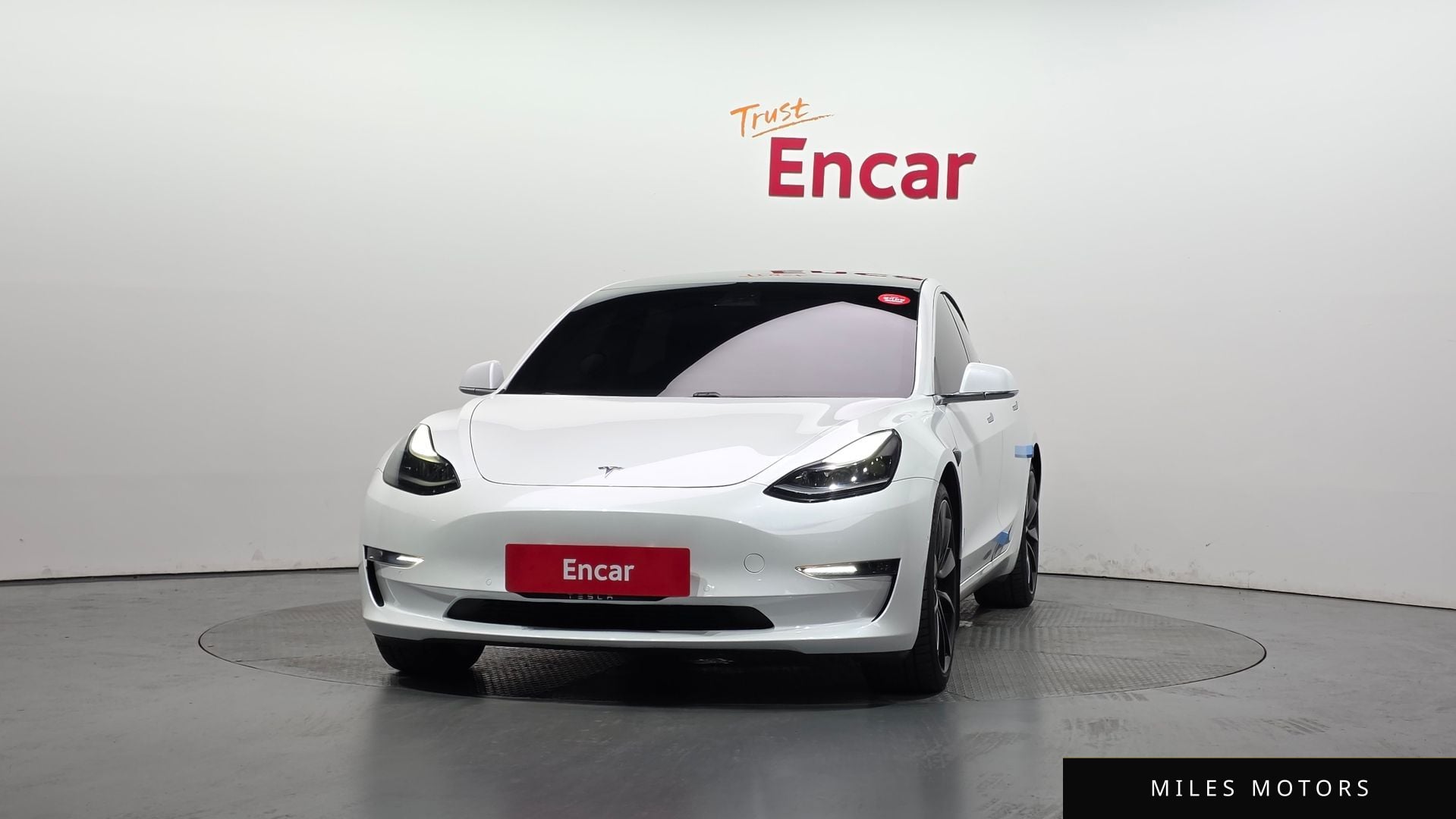 Tesla Model 3 2020 — миниатюра 3