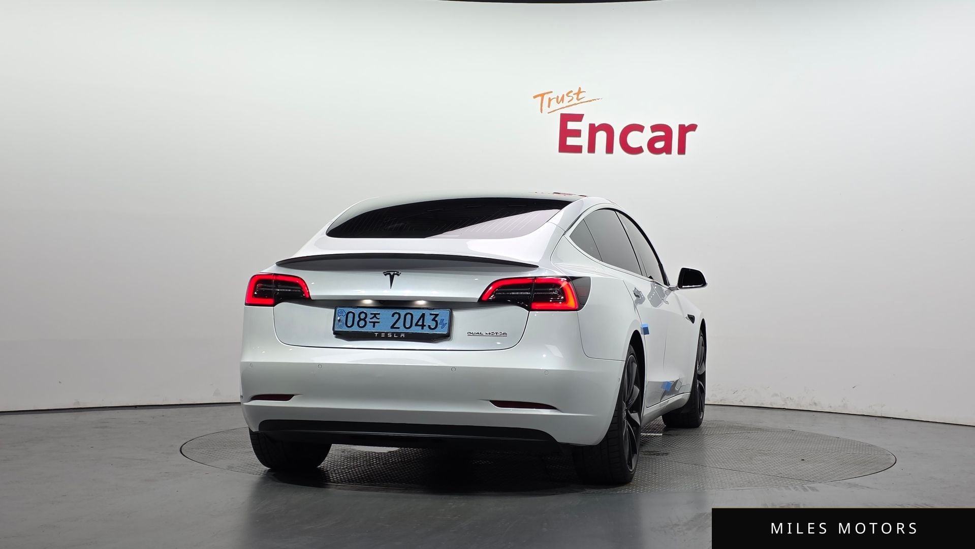Tesla Model 3 2020 — миниатюра 4