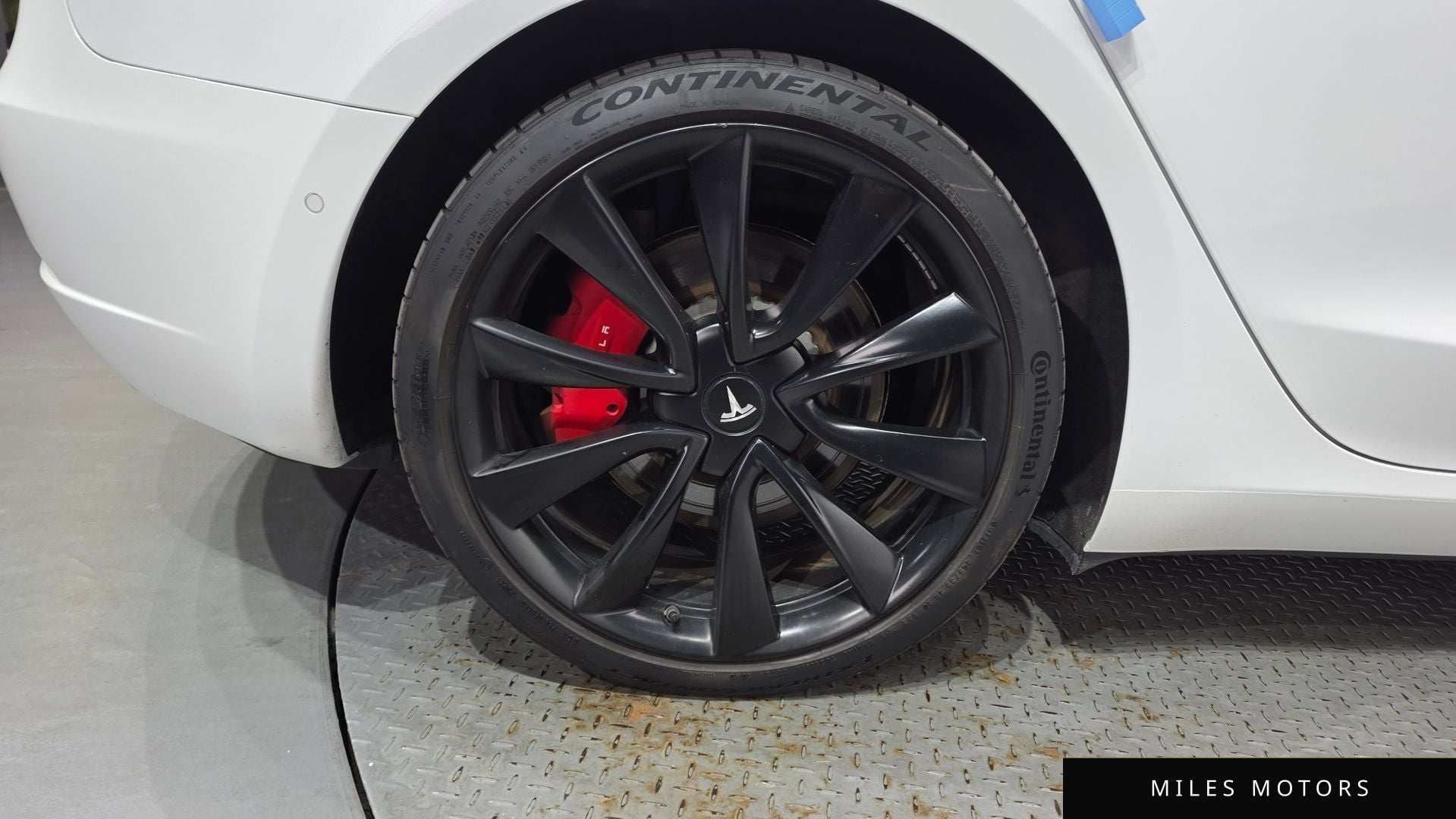 Tesla Model 3 2020 — миниатюра 5