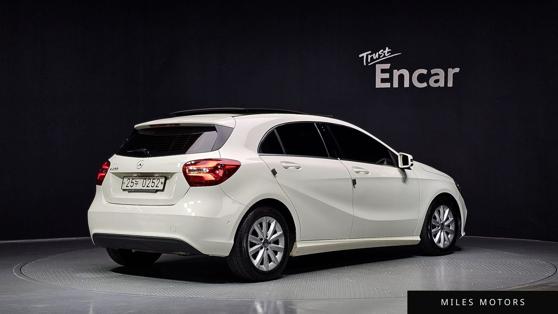 Mercedes-Benz A-Class W176 2016 — миниатюра 2