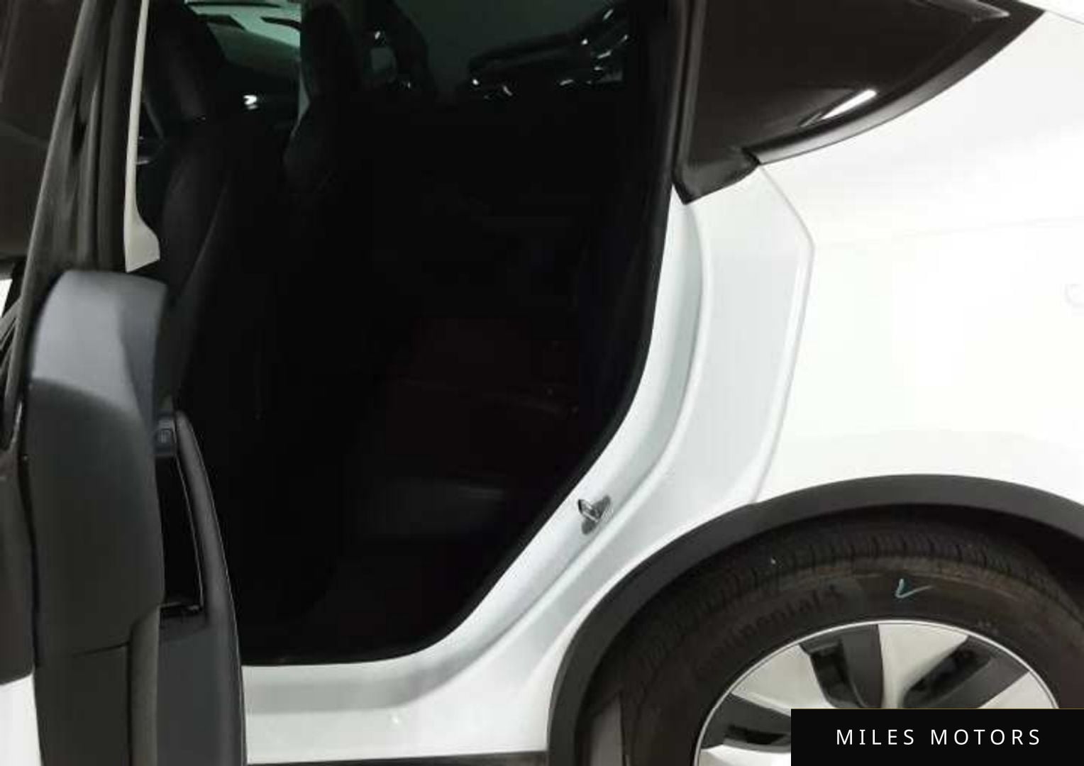 Tesla Model Y 2022 — миниатюра 10