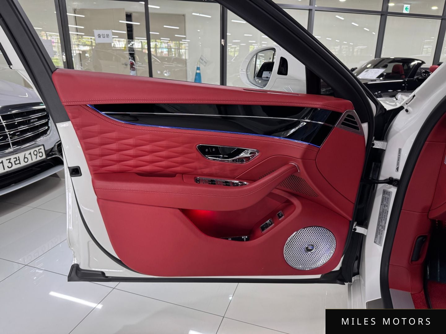 Bentley Flying Spur 2021 — миниатюра 6