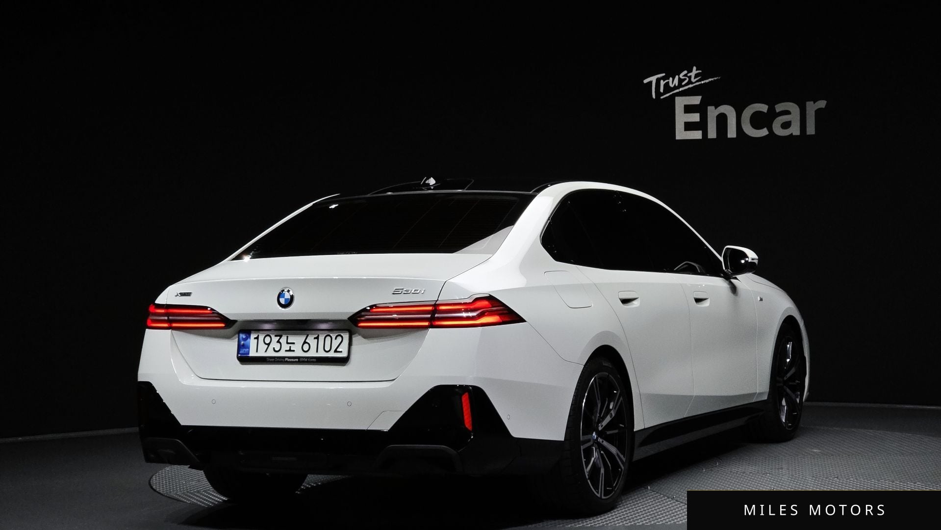 BMW 5 Series (G60) 2024 — миниатюра 2