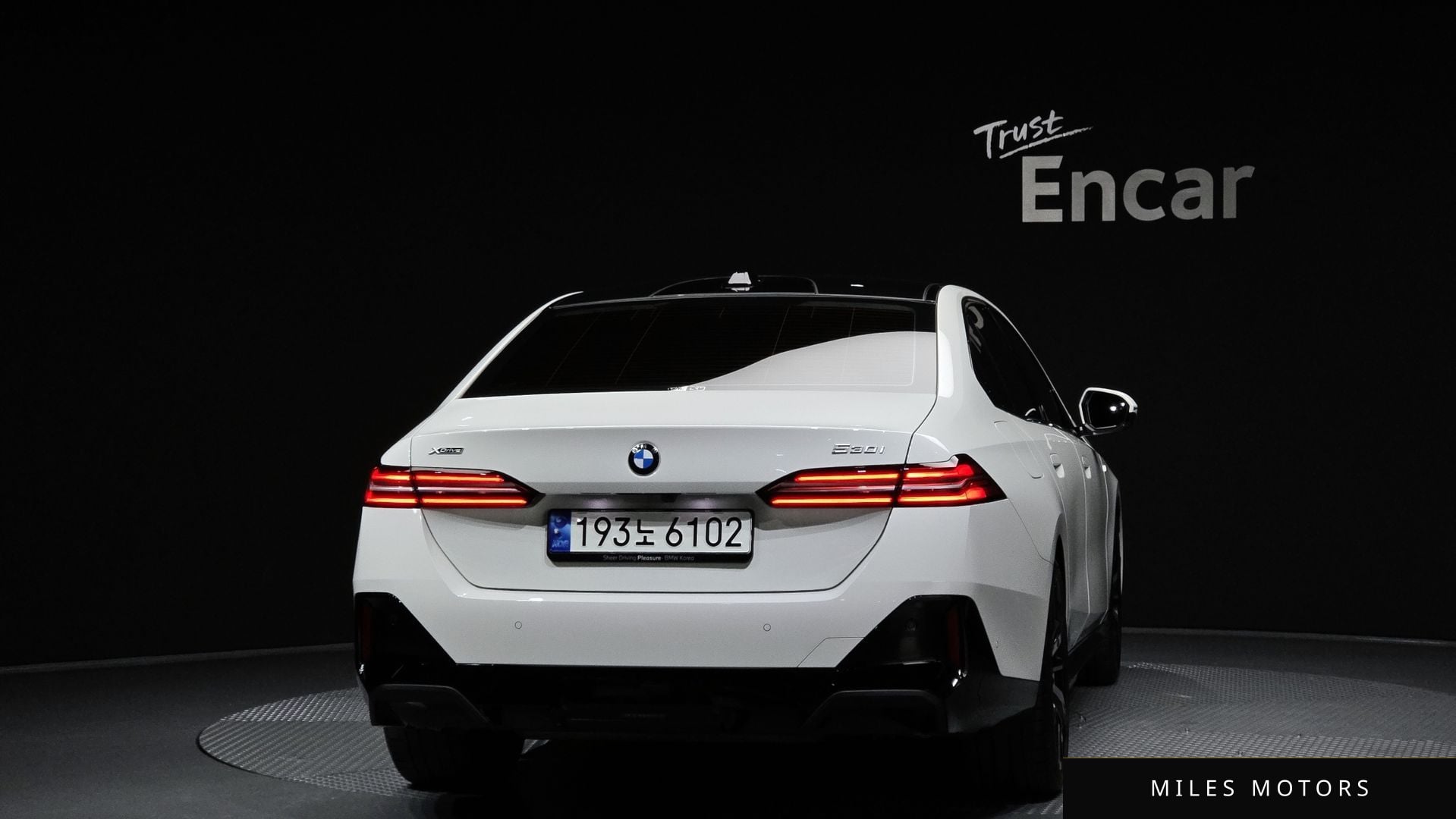 BMW 5 Series (G60) 2024 — миниатюра 4