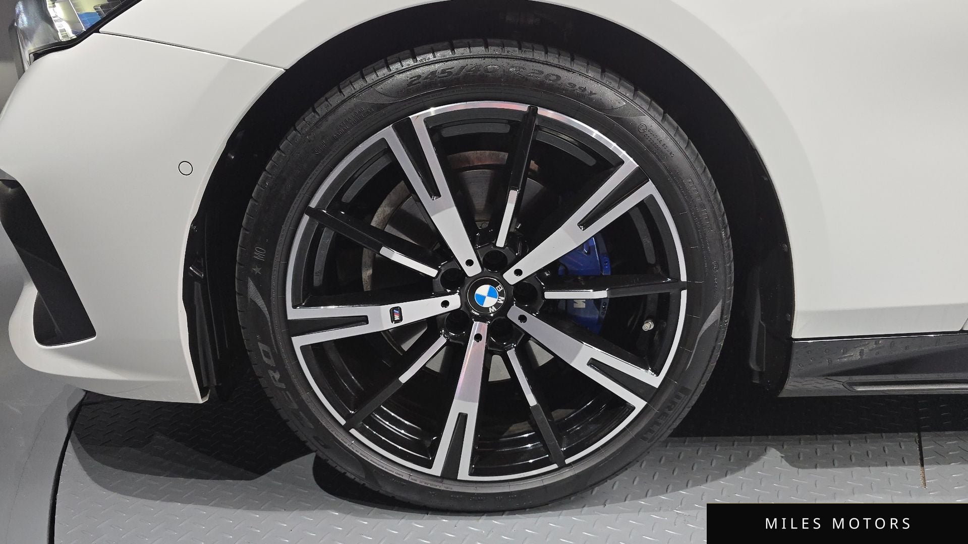 BMW 5 Series (G60) 2024 — миниатюра 5