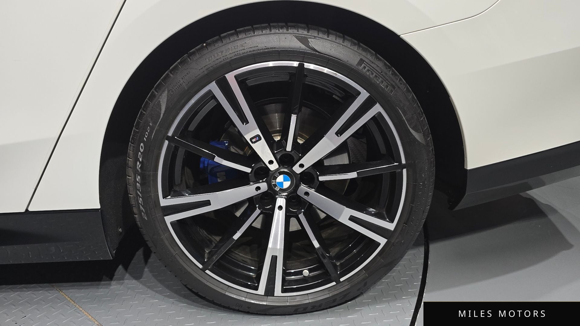 BMW 5 Series (G60) 2024 — миниатюра 7