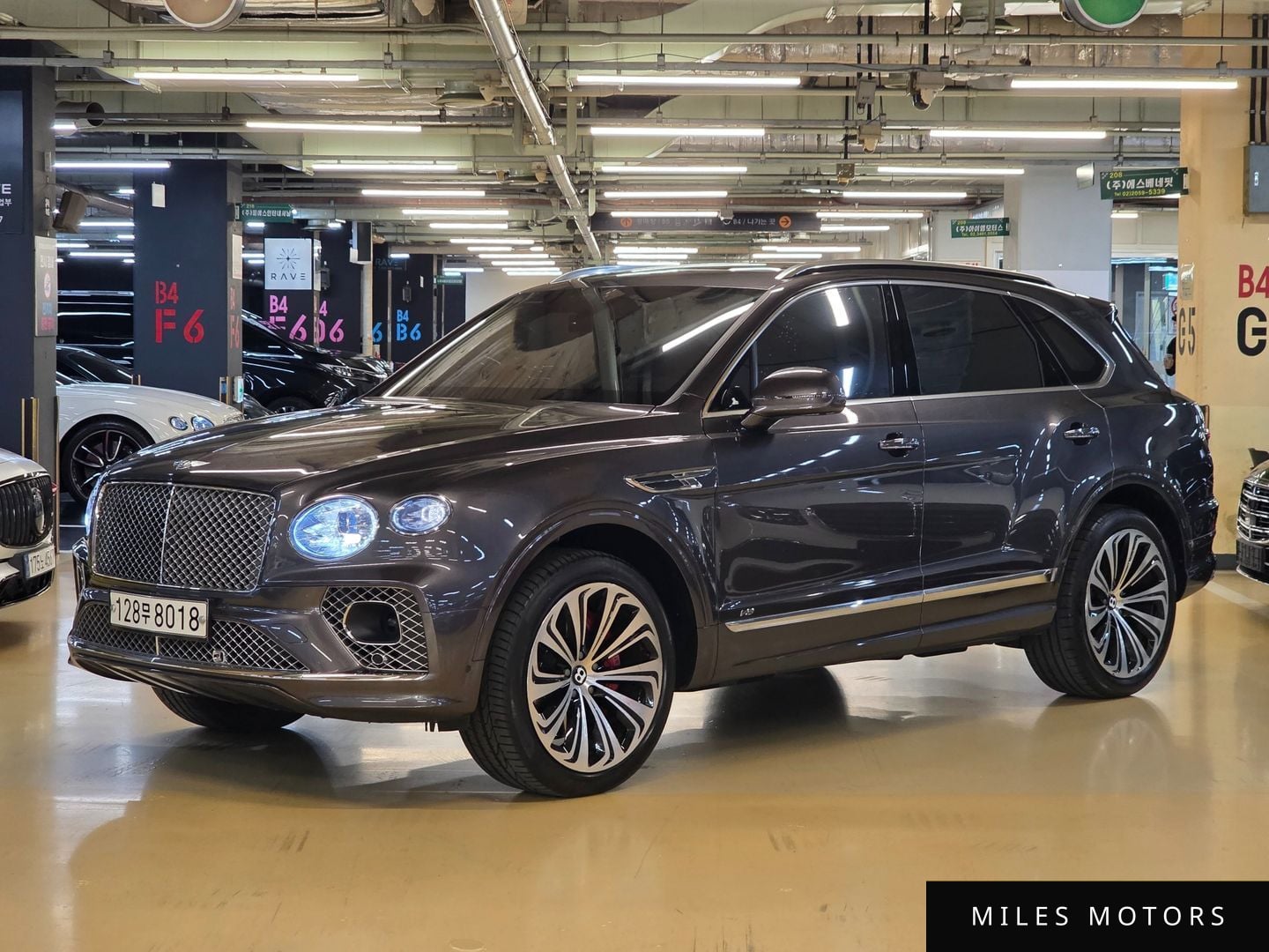 Bentley Bentayga 2021 — фото 1 из 12
