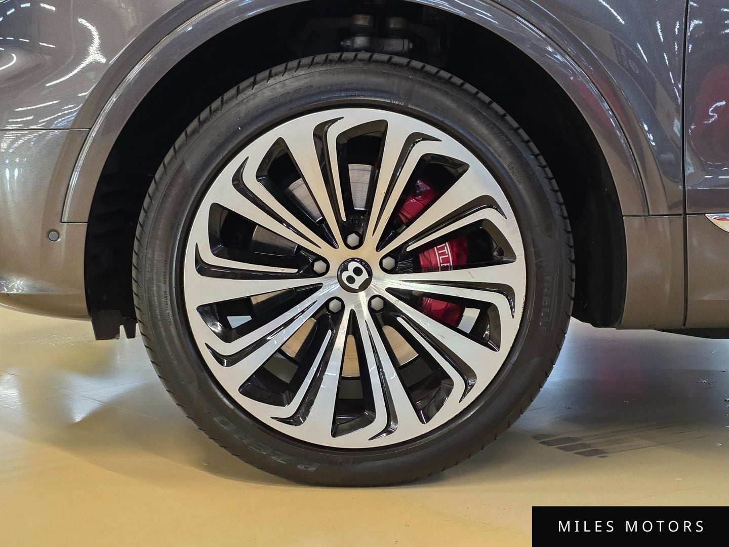Bentley Bentayga 2021 — миниатюра 5