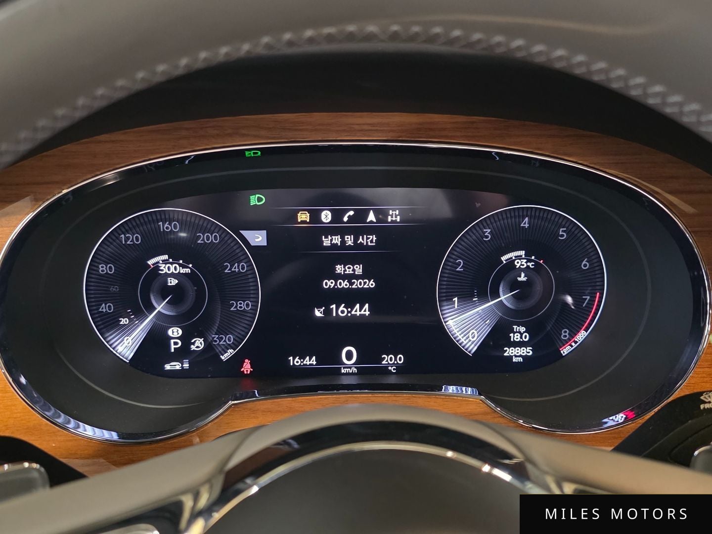 Bentley Bentayga 2021 — миниатюра 9