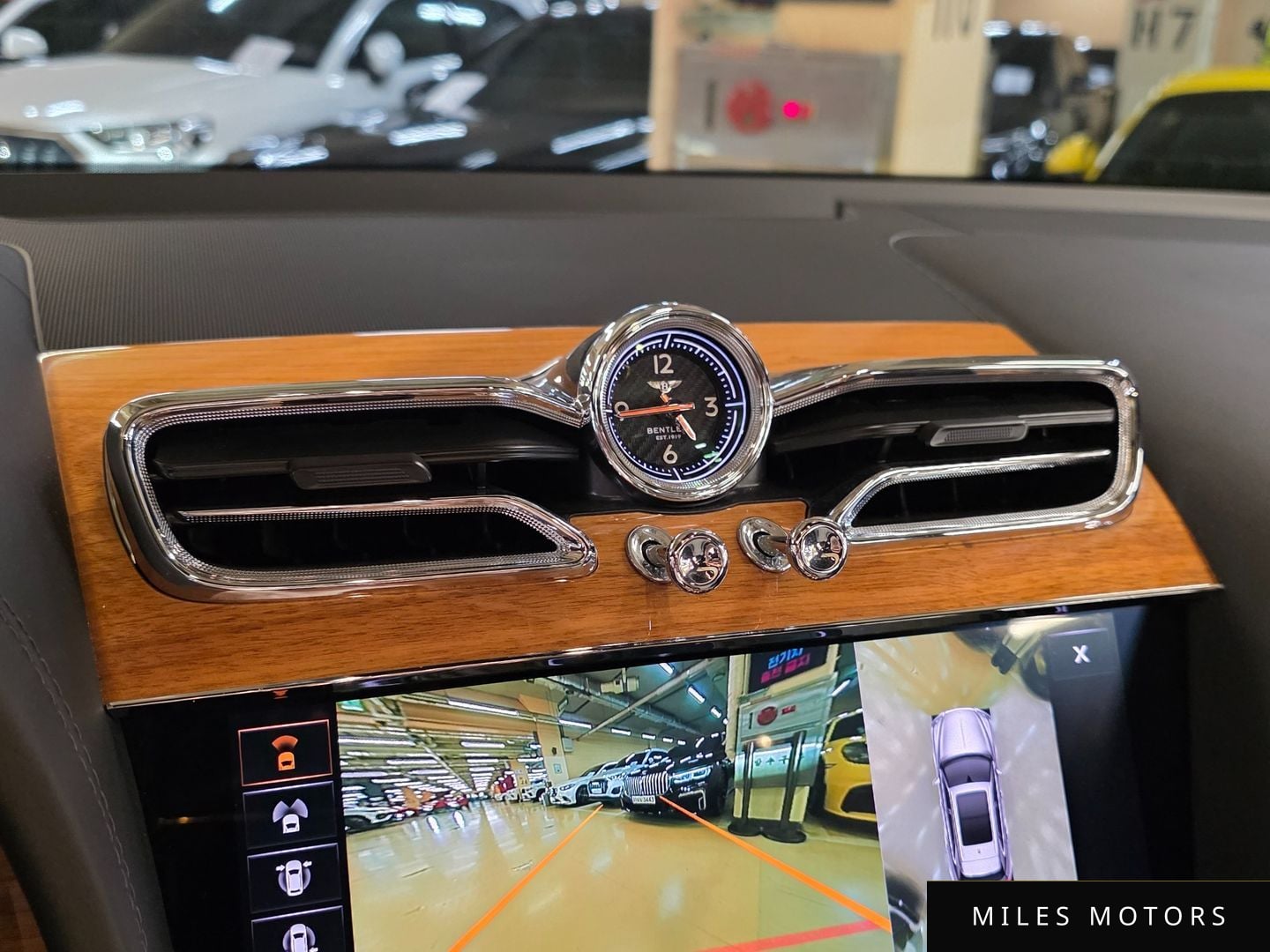 Bentley Bentayga 2021 — миниатюра 10