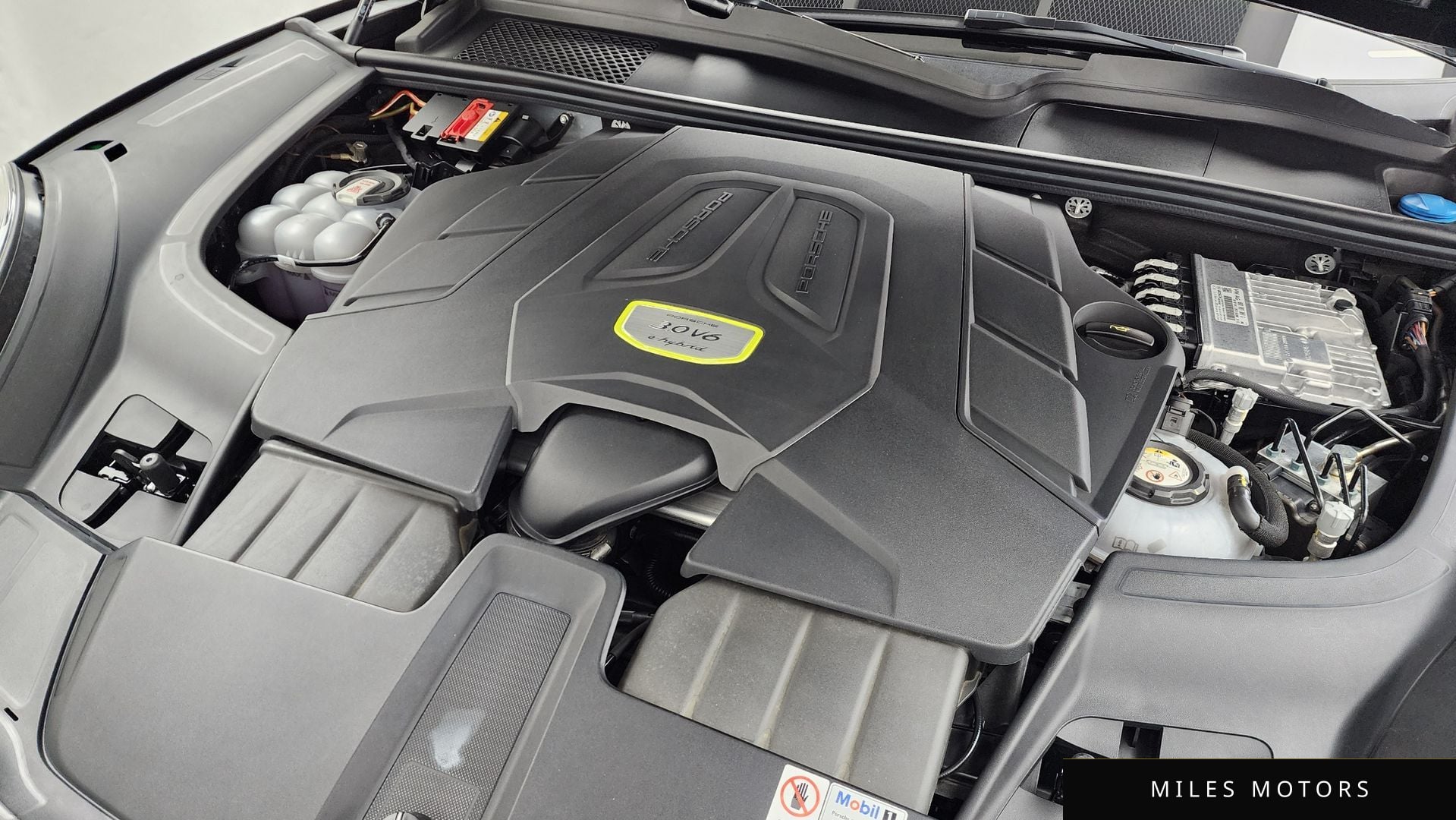 Porsche Cayenne 2023 — миниатюра 6