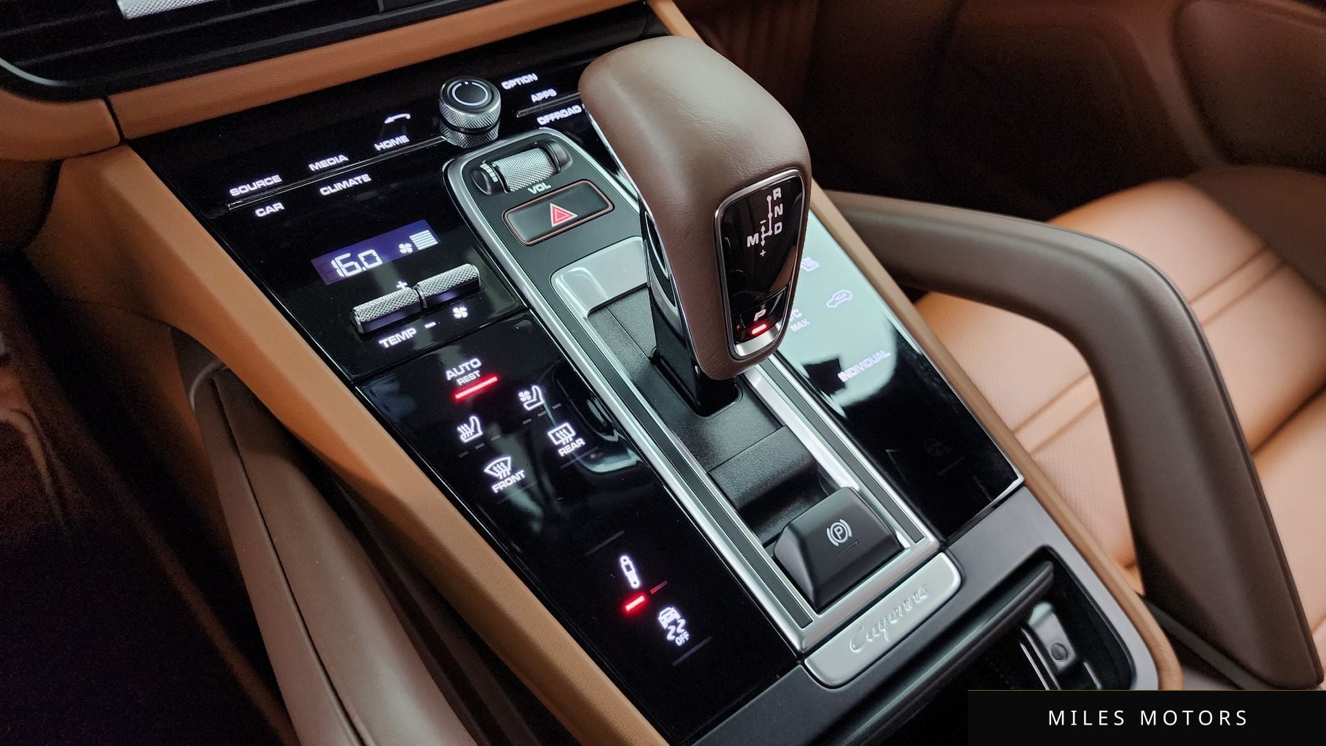 Porsche Cayenne 2023 — миниатюра 9